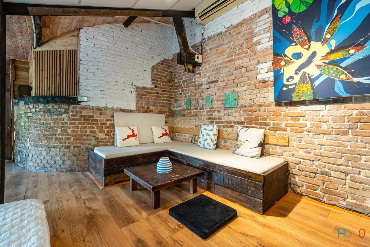 Holo Bato Saigon - Serviced Homestay *